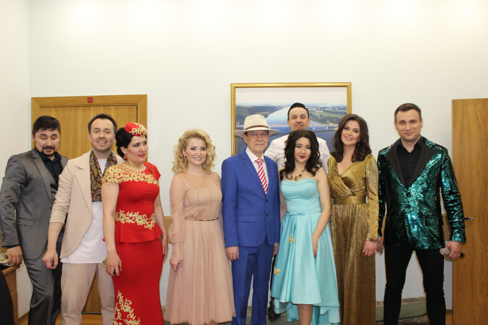 Подготовка звезд татарской эстрады к выступлению на концерте "Болгар радиосы"
