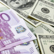 Доллар и евро крепнут в ожидании антироссийских санкций