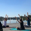 Бесплатные занятия по йоге возобновились на набережной казанского озера Кабан