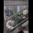 В Казани мать с годовалой дочкой на два часа застряли в лифте надземного перехода