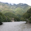 В Абхазии ведут поиск упавшей в бурную реку с моста девушки из Татарстана