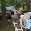 В Казани врачи начали вакцинировать от вируса COVID-19 прямо во дворах