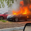 Взрыв легковушки во дворе дома попал на видео в Ленобласти