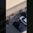 В столице Татарстана мужчина выпал из окна многоэтажки на прохожего – соцсети 