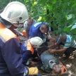 В Татарстане спасатели извлекли из оврага мужчину, которого придавило дерево 