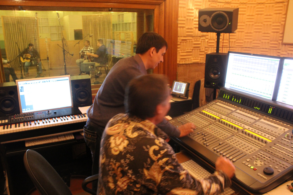 Квартет "Ventura" из Мексики записывали свой альбом в профессиональной звукозаписывающей студии "Болгар радиосы"